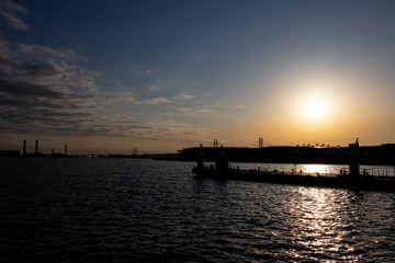 【横浜シルエットシリーズ】朝の横浜大さん橋