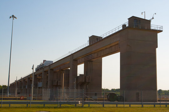 Newburgh Lock & Dam, Indiana