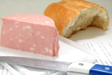 колбасаНожХлеб