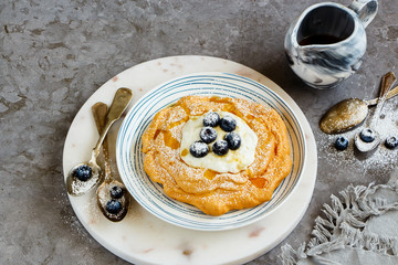 Little blueberry Pavlova