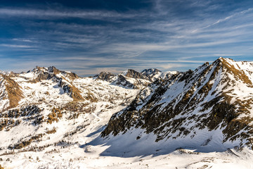 Fototapeta na wymiar mountains in ski resort isola 2000, france