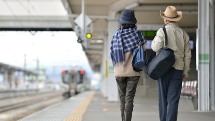 ステーション・旅行の二人