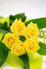 イエローバラ5本の花束
