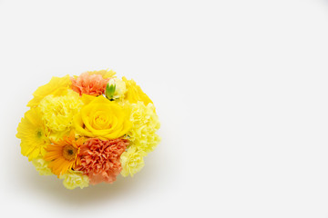 黄色い花の母の日アレンジメント