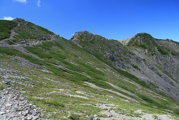 夏の青空と仙丈ヶ岳