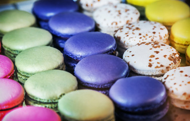 Obraz na płótnie Canvas macaroon cakes of different colors on the counter in the candy store