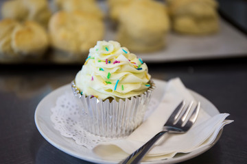 Cupcakes with colourful chips