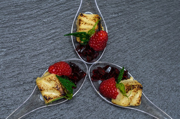 Tuna ceviche with raspberries and marmalade