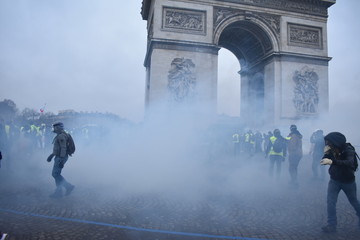 Paris - Yellow Vest Protest - Arc of the triumph 