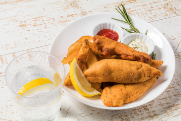 フィッシュアンドチップス typical British fish and chips