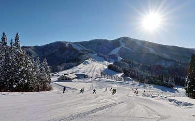 快晴の日本のスキー場