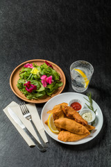 フィッシュアンドチップス typical British fish and chips