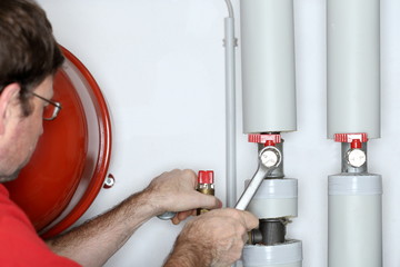 Reparatur mit Werkzeug