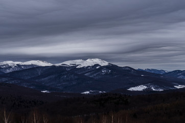Fototapeta na wymiar Zimowa panorama Bieszczad