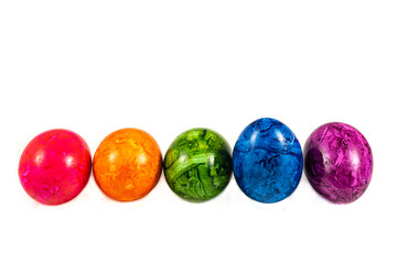 Bunte Ostereier nebeneinander
