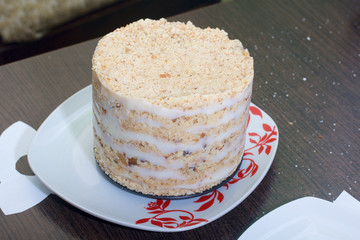 Freshly made biscuit crumb cake with custard. Visible layers of biscuit and cream. Cooking a cake of biscuit crumbs and milk jelly.