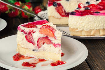Cheesecake with strawberries, blueberry and jelly