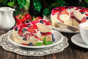 Cheesecake with strawberries, blueberry and jelly
