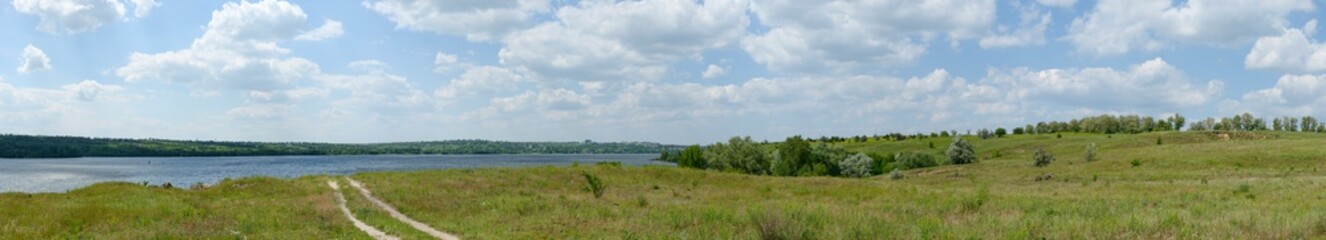 Fototapeta na wymiar Scenic panorama of Dnieper riverbanks in Dnepropetrovsk area, Ukraine.