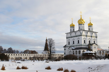 Fototapeta na wymiar Winter view of the Assumption Cathedral of the Iosifo-Volotsky Monastery of Volokolamsk, Moscow Region