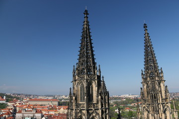 Fototapeta na wymiar チェコ　プラハ歴史地区市街の景色　プラハ城聖ヴィート大聖堂