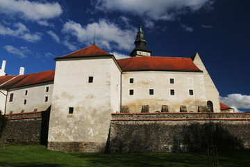Fototapeta na wymiar チェコ　テルチ　城のある風景