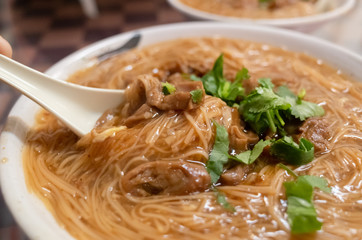 thin noodles with pork intestine