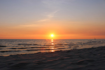 Fototapeta na wymiar Sunset seascape on the tropical coast beach