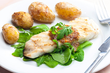 pikeperch with spinach and potatoes
