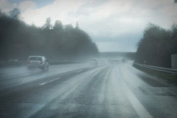 Obraz na płótnie Canvas Highway traffic on a rainy day 