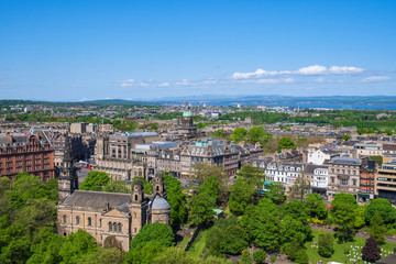 Fototapeta na wymiar Panorama von Edinburgh mit der Kirche St. Cuthbert