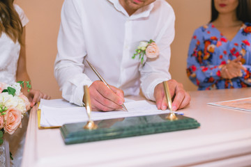 The groom gives his consent to the marriage