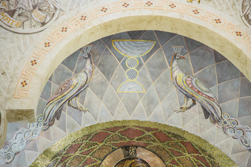 Fragment malowidła sakralnego z pawiami © Studio Migafka