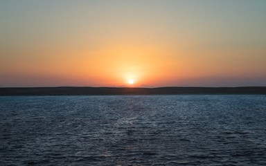 Fototapeta premium Beautiful sunset over the horizon