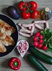 Dieta ketogeniczna kurczak na patelni i warzywa