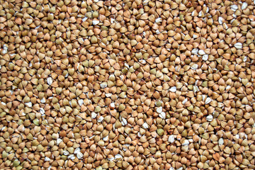 Buckwheat groats (lat. Fagopýrum esculéntum), top view, close-up. Healthy, natural food.