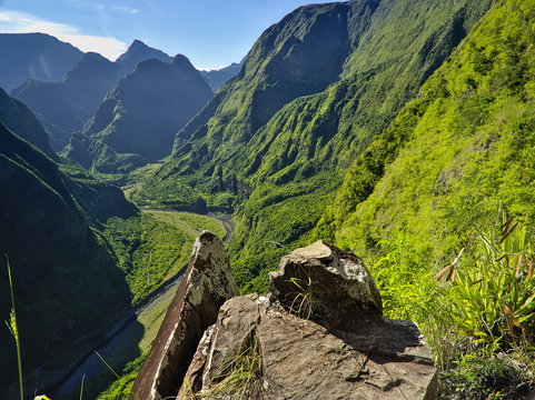 Entering Mafate with epic scenics and wonderful colors