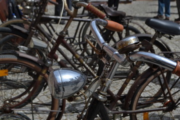 Fototapeta na wymiar antike Fahrräder