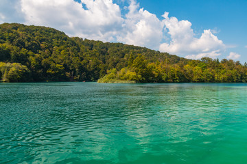 Wunderschöner See im Plitvice Nationalpark in Kroatien
