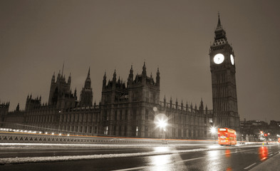 Obraz na płótnie Canvas Snow covered Westminster Palace at dawn over dark grey sky