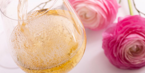 Weisswein Glas Ranukeln