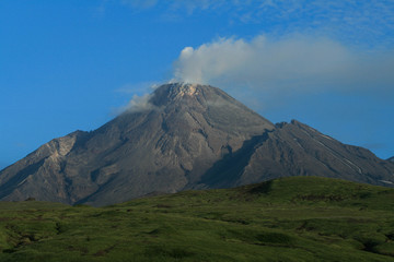 Fototapeta premium Bezymyanny Volcano