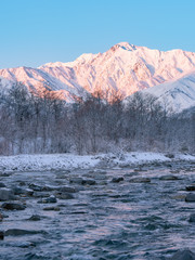 長野県白馬村 雪山と松川の雪景色