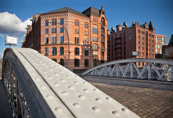 Obraz premium speicherstadt hamburg germany bridges and house on sunny day