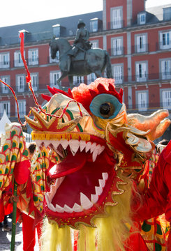 dragón chino, celebración del nuevo año chino en el centro de Madrid, dragón chino. Año del cerdo 2019