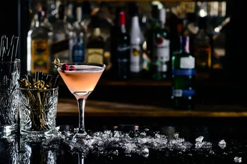Foto op Plexiglas cocktail Clover Club-cocktail in de nachtclubbar © smspsy