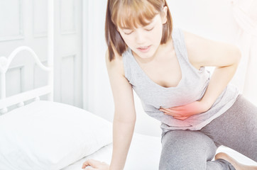 Asian girl has abdominal pain.When is menstruation.Catch his stomach.Women have bladder pain.Do not...