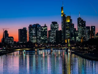Skyline bei Sonnenuntergang, Deutschherrenbrücke, Frankfurt, Hessen, Deutschland, Mär 2019 © David Brown