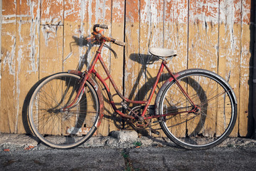 Fototapeta na wymiar old vintage oxidized bike