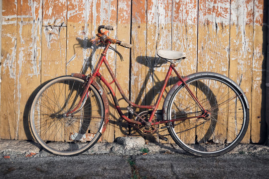 old vintage oxidized bike